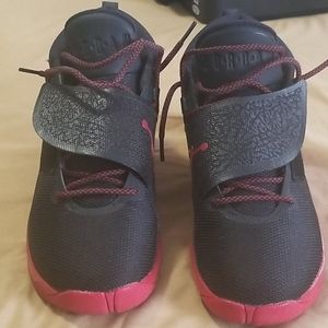 Air Jordan team sneaker red and black